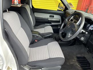 2011 Nissan Navara - Thumbnail