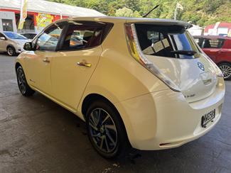 2014 Nissan LEAF - Thumbnail
