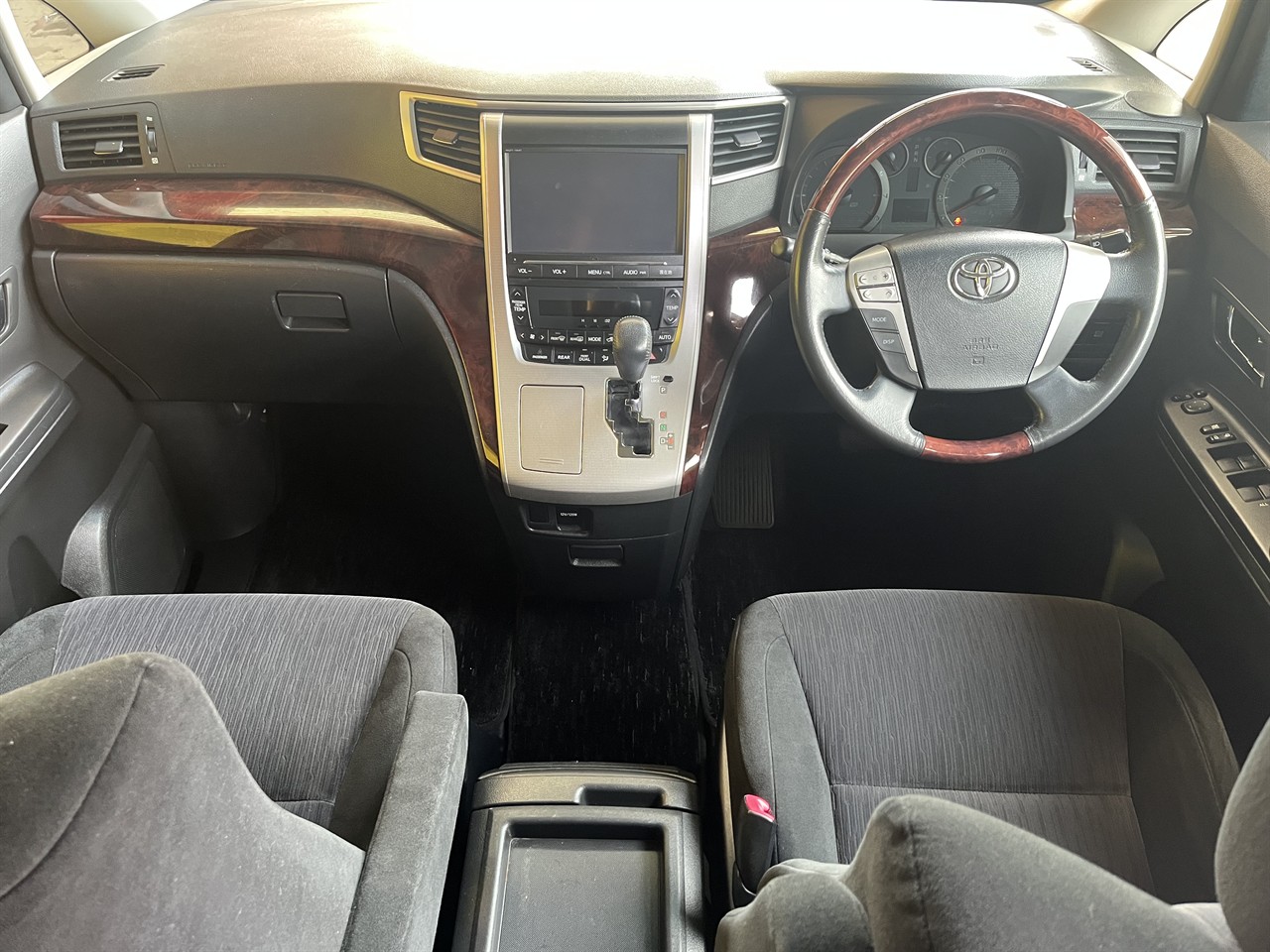 2013 Toyota Vellfire
