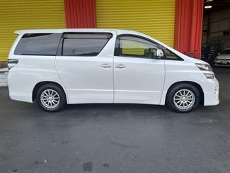 2013 Toyota Vellfire - Thumbnail