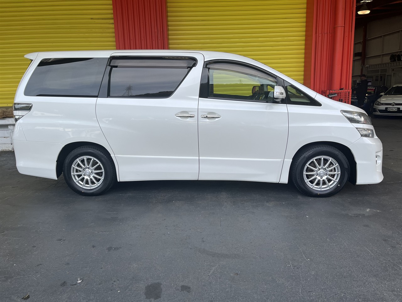 2013 Toyota Vellfire