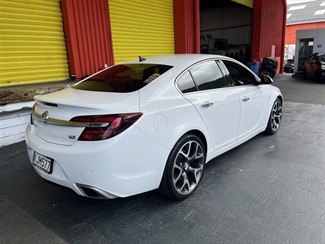 2017 Holden Insignia - Thumbnail