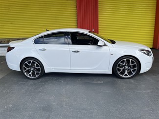 2017 Holden Insignia - Thumbnail