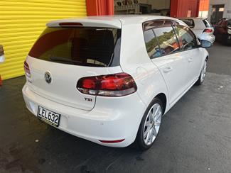 2009 Volkswagen Golf - Thumbnail