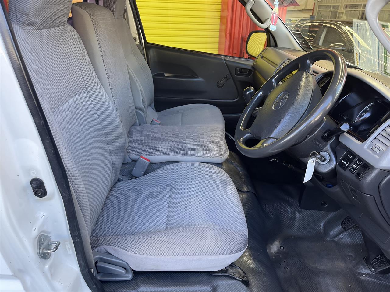 2005 Toyota Hiace