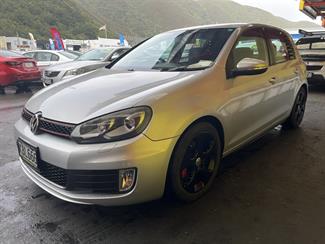 2009 Volkswagen Golf - Thumbnail
