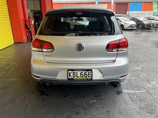 2009 Volkswagen Golf - Thumbnail