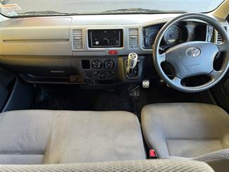 2013 Toyota Hiace - Thumbnail