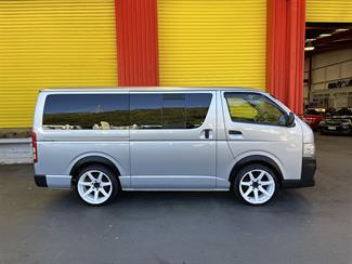 2013 Toyota Hiace - Thumbnail