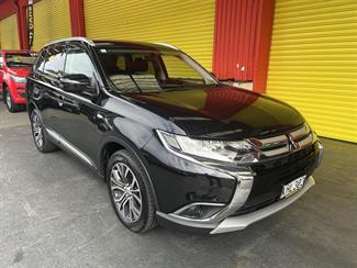 2017 Mitsubishi Outlander - Thumbnail