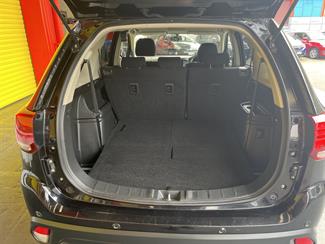 2017 Mitsubishi Outlander - Thumbnail