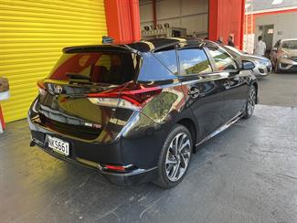 2015 Toyota Corolla - Thumbnail