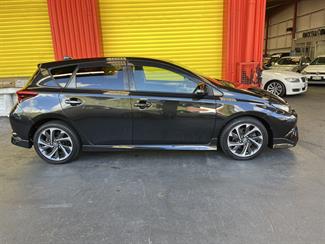 2015 Toyota Corolla - Thumbnail