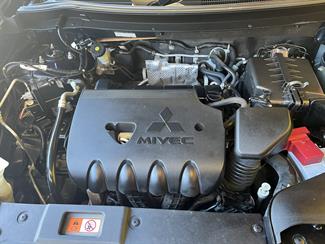 2012 Mitsubishi Outlander - Thumbnail
