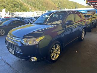 2012 Mitsubishi Outlander - Thumbnail