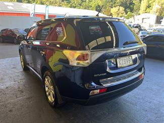 2012 Mitsubishi Outlander - Thumbnail