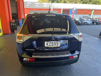 2012 Mitsubishi Outlander - Thumbnail