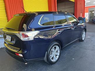2012 Mitsubishi Outlander - Thumbnail