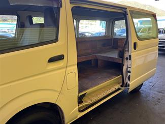 2007 Toyota Hiace - Thumbnail