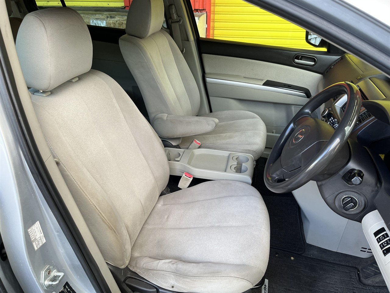 2006 Mazda MPV