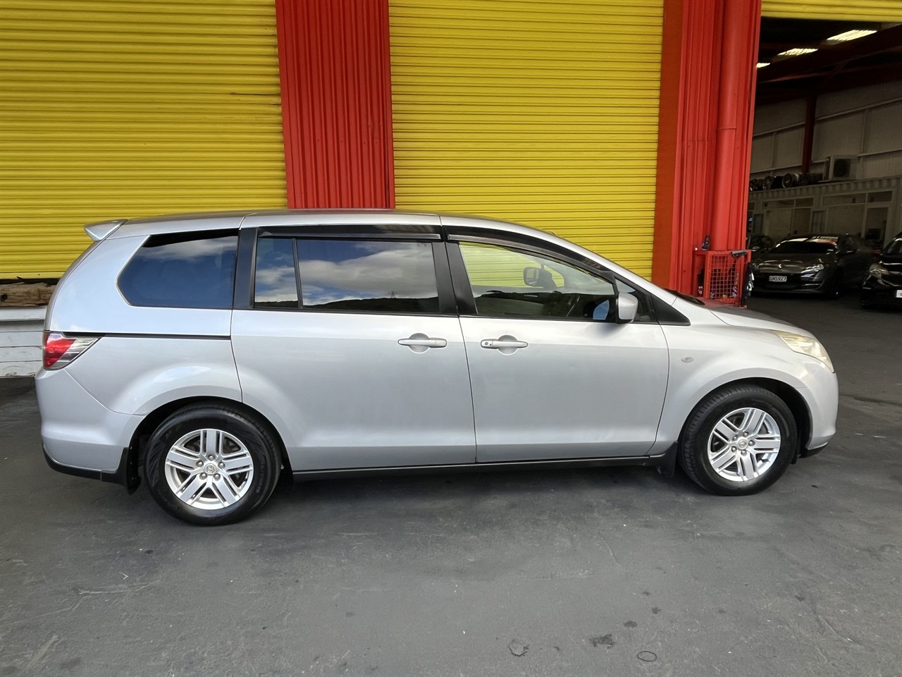 2006 Mazda MPV