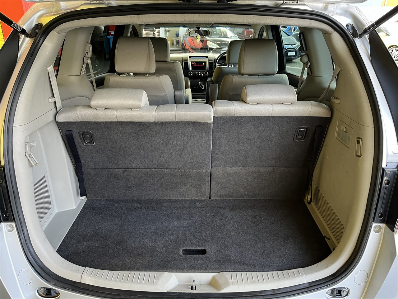 2006 Mazda MPV