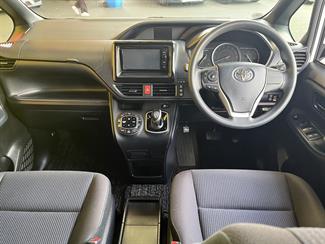 2015 Toyota Noah - Thumbnail