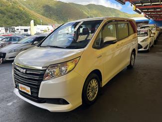 2015 Toyota Noah - Thumbnail