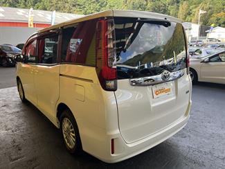 2015 Toyota Noah - Thumbnail