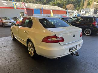 2010 Skoda SUPERB - Thumbnail