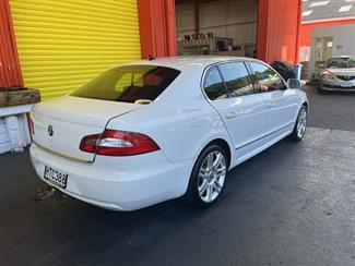 2010 Skoda SUPERB - Thumbnail