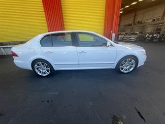 2010 Skoda SUPERB - Thumbnail