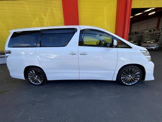 2012 Toyota Vellfire - Thumbnail