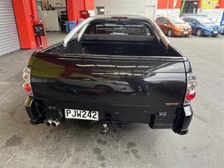 2005 Holden Commodore - Thumbnail