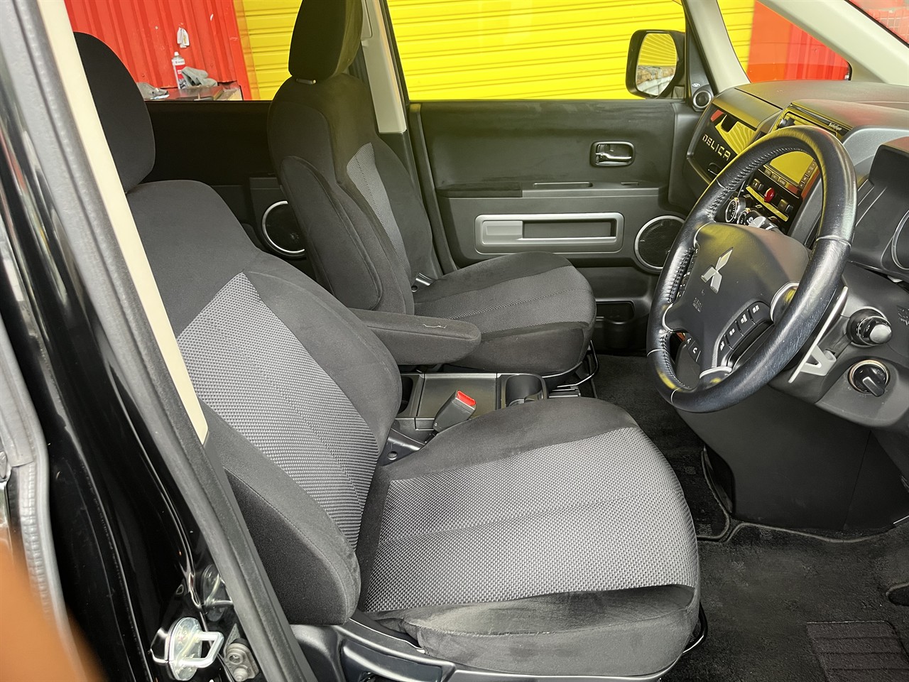 2014 Mitsubishi DELICA