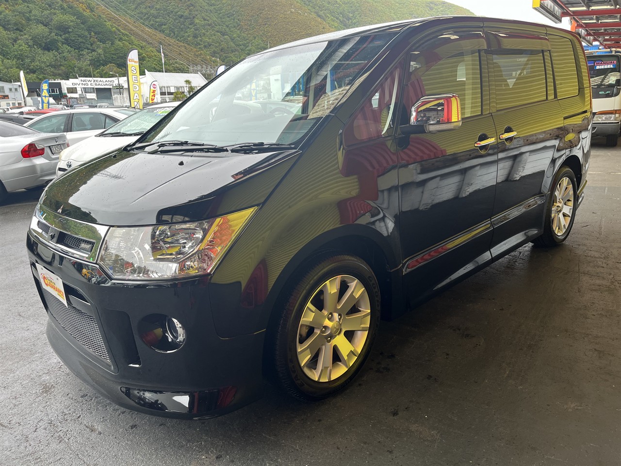 2014 Mitsubishi DELICA