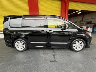 2014 Mitsubishi DELICA - Thumbnail