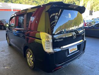 2012 Honda Stepwgn - Thumbnail