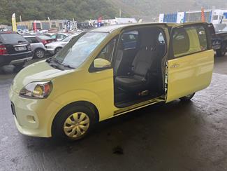 2014 Toyota Porte - Thumbnail