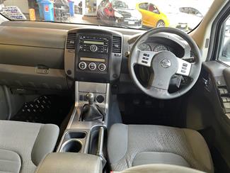 2010 Nissan Navara - Thumbnail