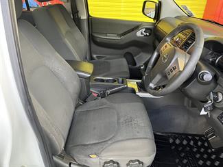2010 Nissan Navara - Thumbnail