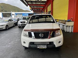 2010 Nissan Navara - Thumbnail