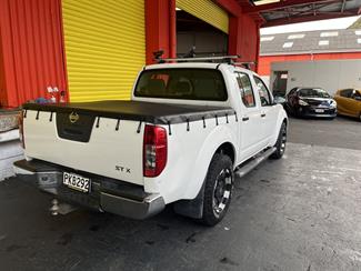 2010 Nissan Navara - Thumbnail