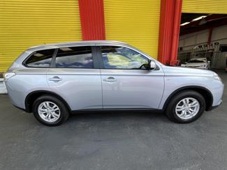2014 Mitsubishi Outlander - Thumbnail