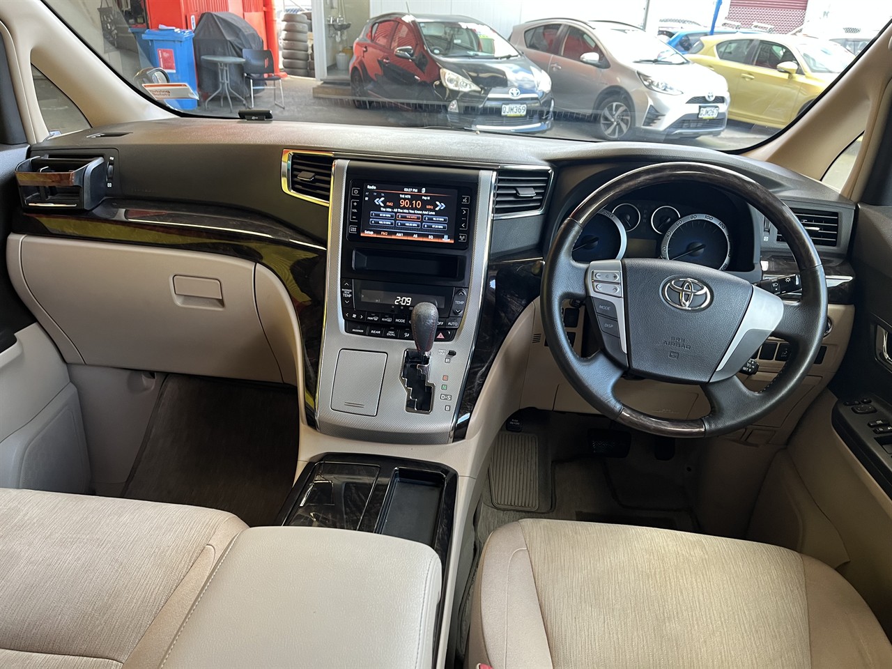 2013 Toyota Vellfire
