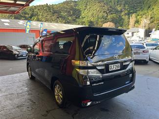 2013 Toyota Vellfire - Thumbnail