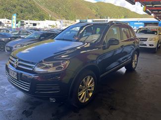 2012 Volkswagen Touareg - Thumbnail
