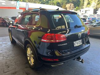 2012 Volkswagen Touareg - Thumbnail