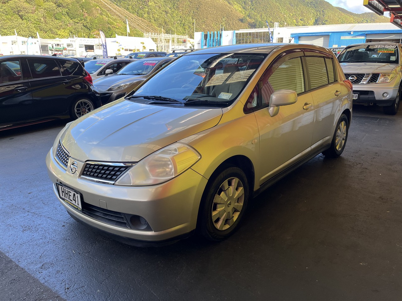 2005 Nissan Tiida