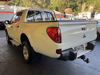 2011 Mitsubishi Triton - Thumbnail